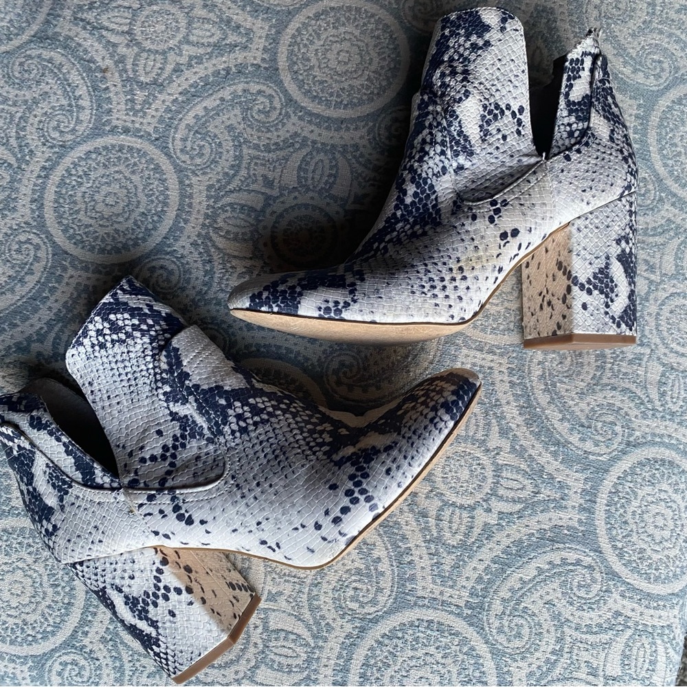 Snakeskin Heeled Booties Size 8